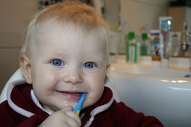 המזון והשתייה שמזיקים לבריאות השיניים של ילדכם